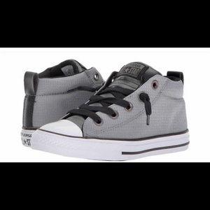 Converse Chuck Taylor juniors street style mid top